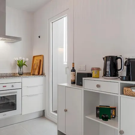 Luxury With Sunny Roof Terrace - Sonrisa דירה אסטפונה